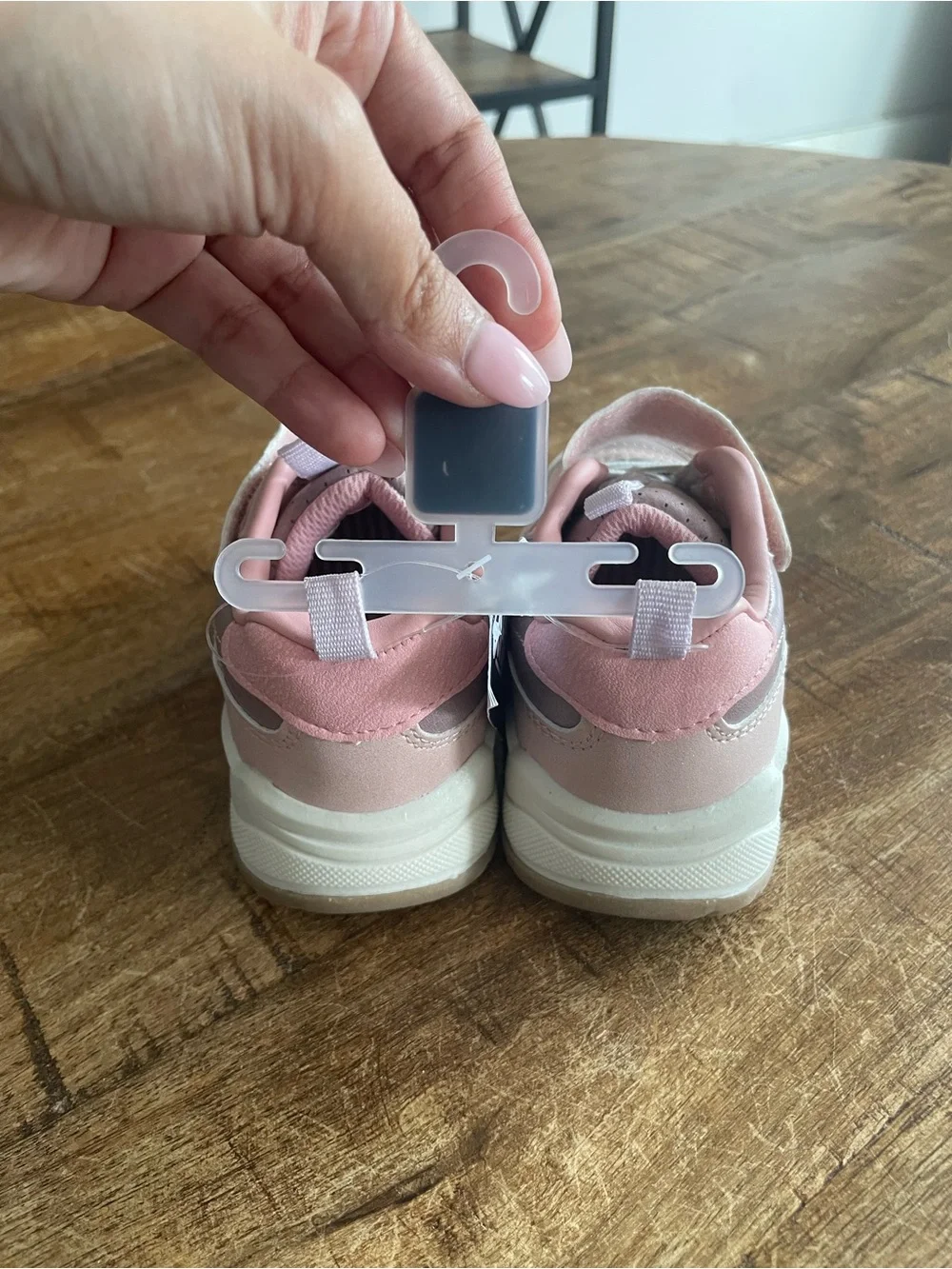 OshKosh B’gosh Girls Pink Lavender Hook & Loop Sneakers Size 7 NWT